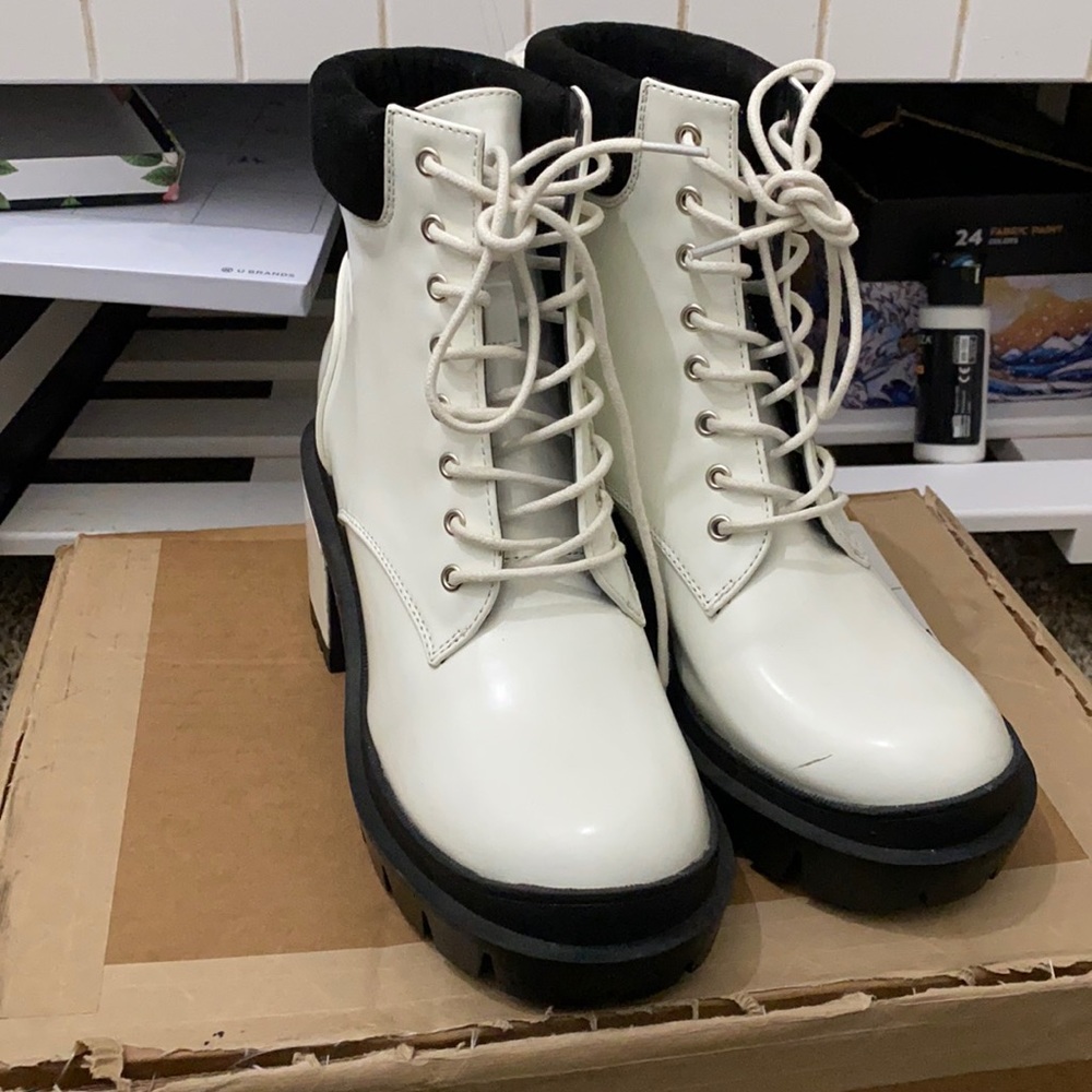 Heeled boots